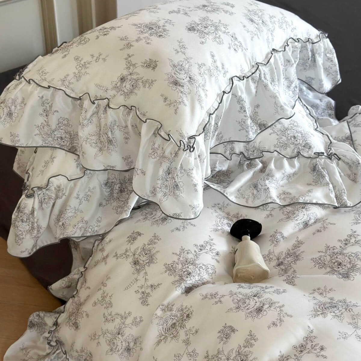 French Style 60s Lyocell Floral Ruffle Bedding Set - StuffedHome