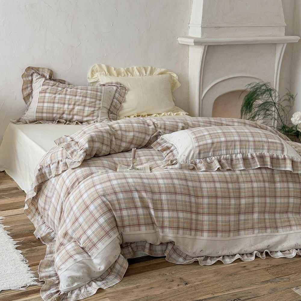 Cotton muslin plaid duvet cover set with elegant ruffle edges and matching pillowcases