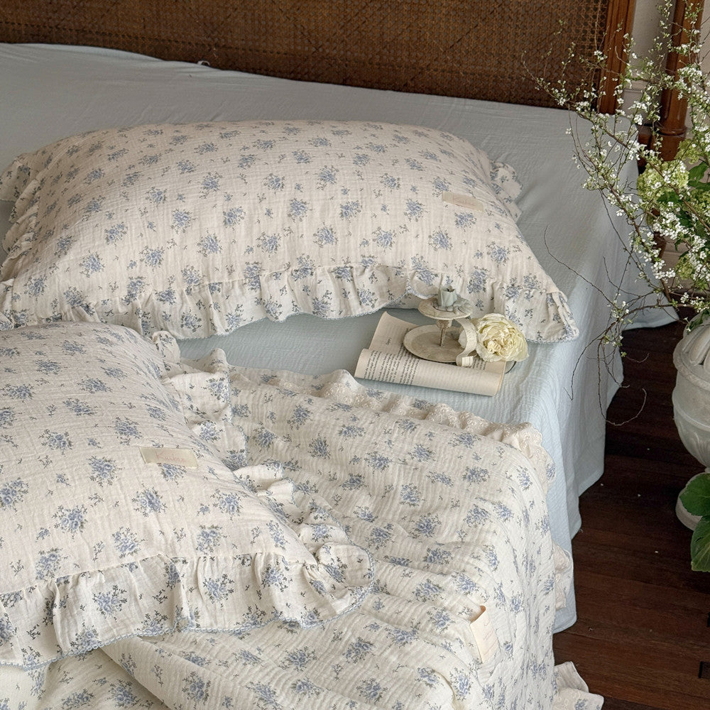 Full bedding set in blue floral cotton with gauze bed sheet