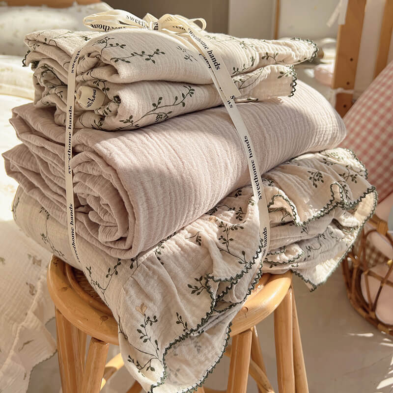 Stacked Cotton Duvet Cover (Vine & Leaf Print) and pure color blanket, tied with a decorative ribbon.