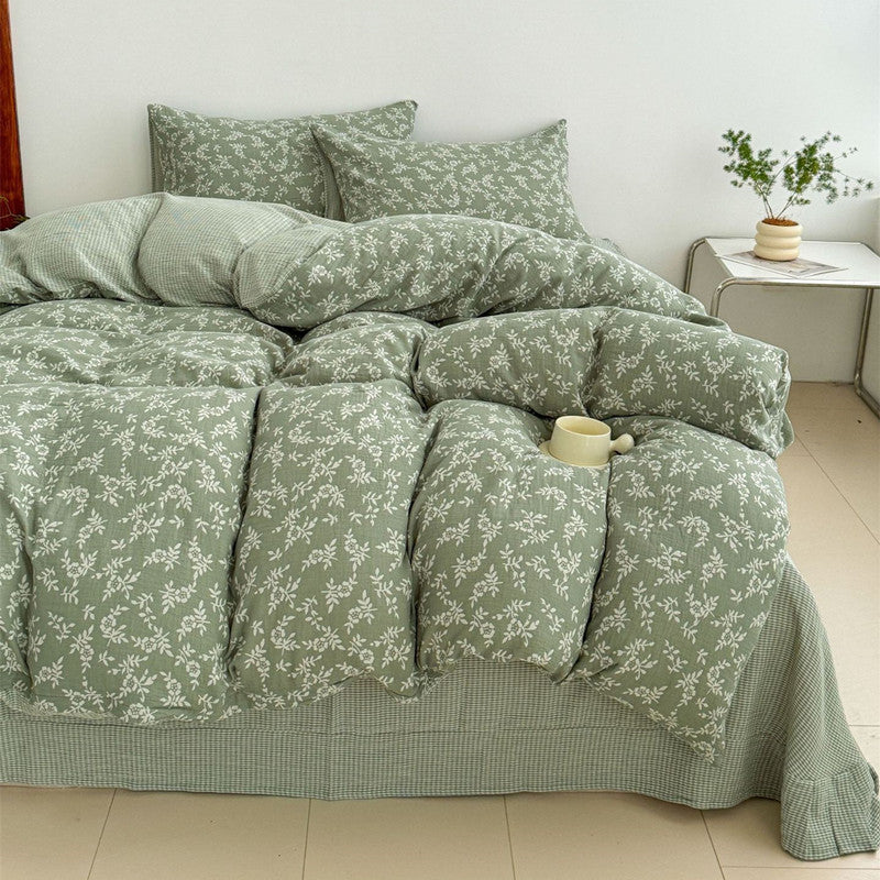 A lifestyle shot of the green 100% Cotton Jacquard Duvet Cover Set, featuring the reversible fabric and the detailed Leaf Pattern.