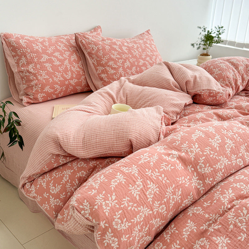 A side-view photo of the pink 100% Cotton Jacquard Duvet Cover Set, highlighting the flat sheet and pillowcases with the Leaf Pattern.