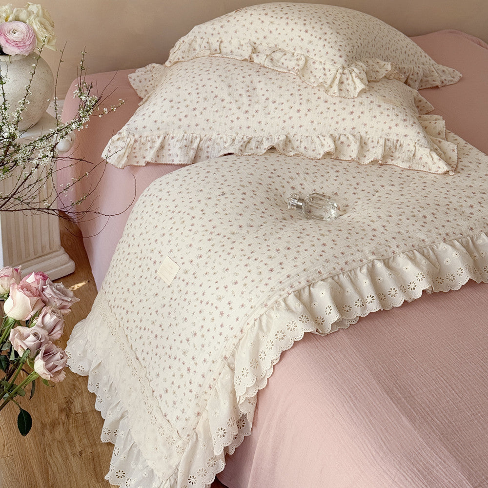 Romantic floral cotton comforter with ruffled trim full bed view