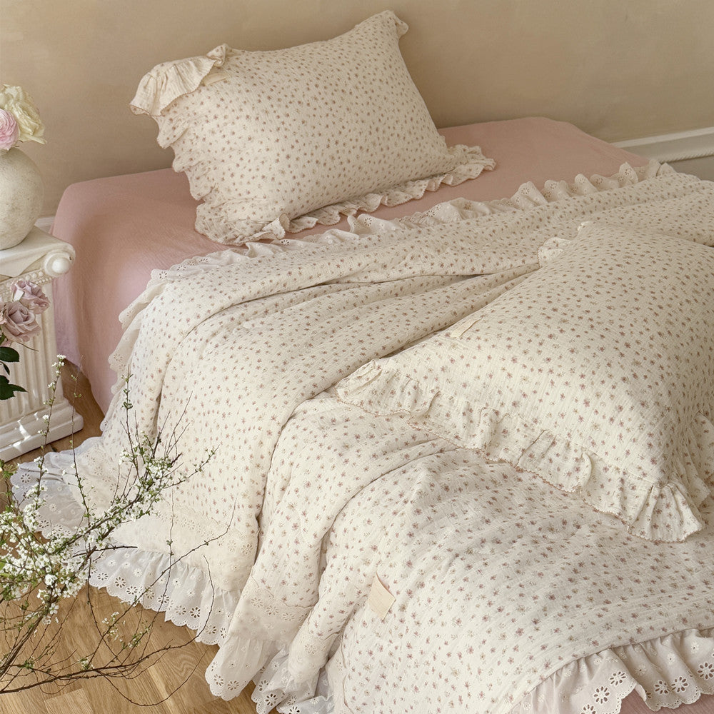 Lightweight floral quilt with soft cotton gauze fabric