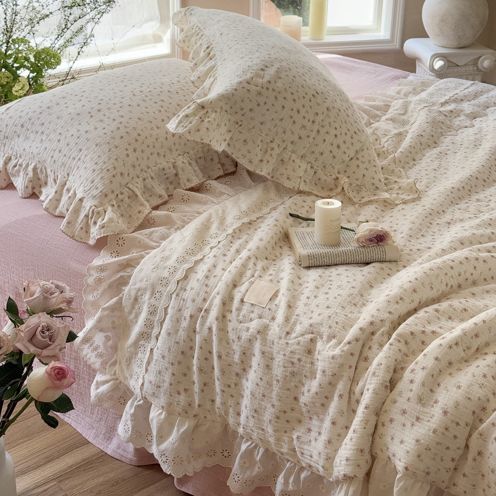 Ruffled trim floral cotton comforter edge detail