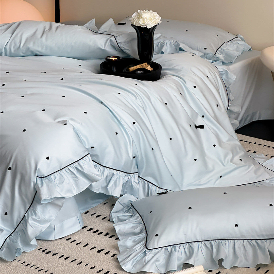 Ruffled blue duvet cover with black heart embroidery – corner detail
