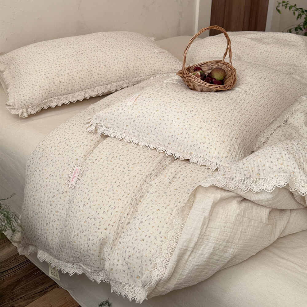Ditsy Floral Bedding Set with Lace Trim