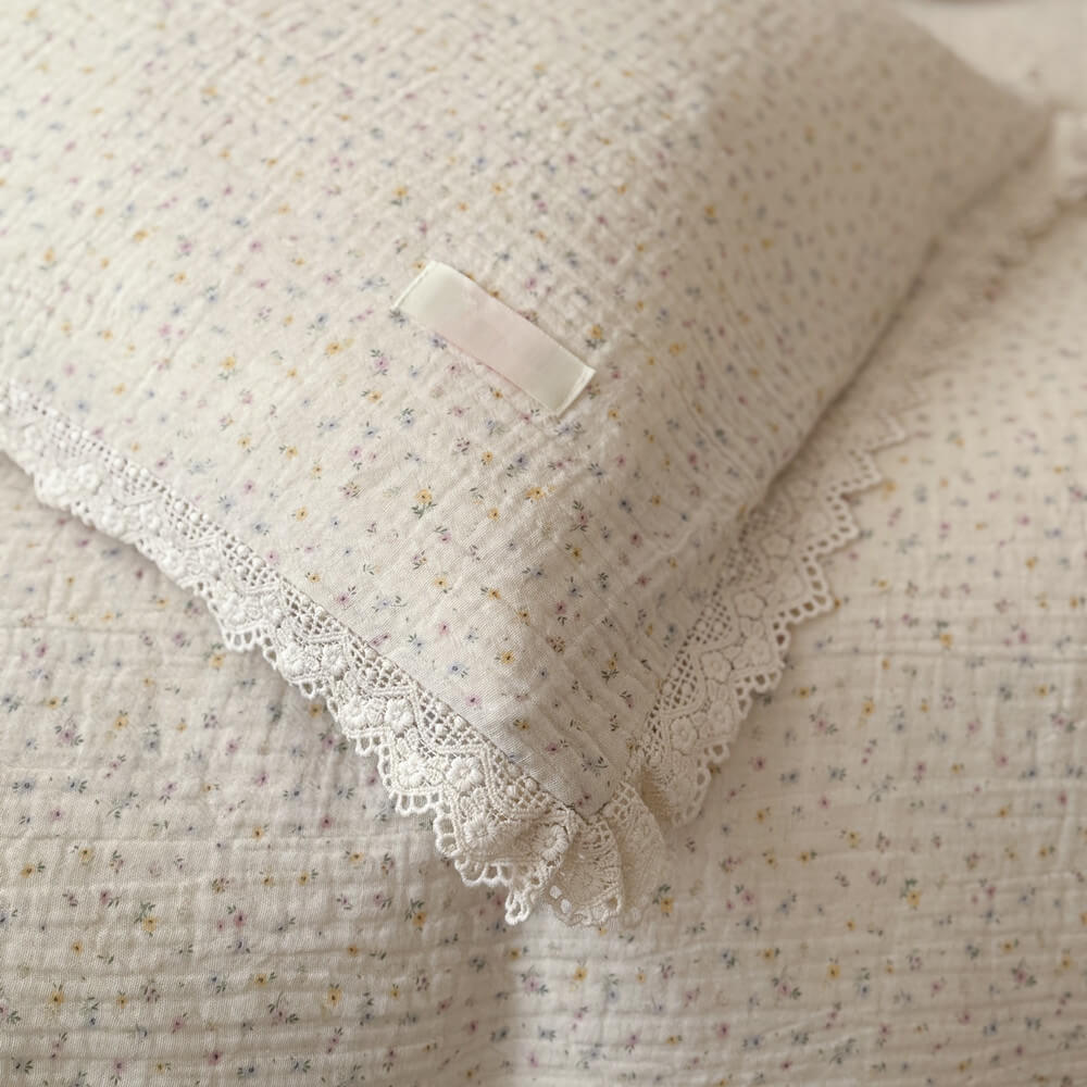 Ditsy Floral Bedding Set with Lace Trim