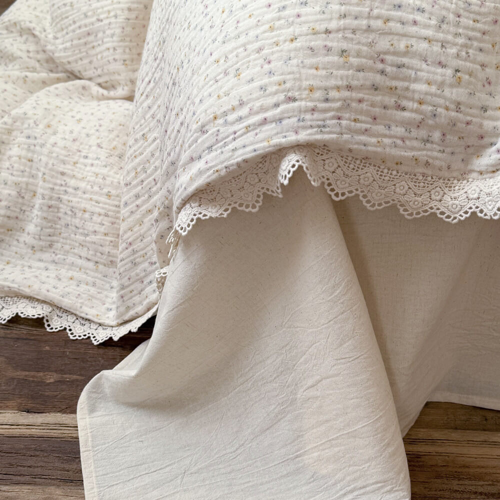 Ditsy Floral Bedding Set with Lace Trim