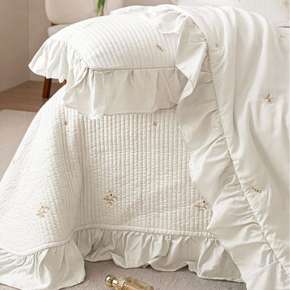 Quilted Ruffle Bedding Set – Soft Luxury Style