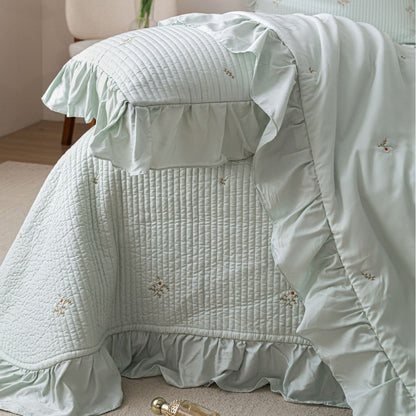 Quilted Ruffle Bedding Set – Soft Luxury Style