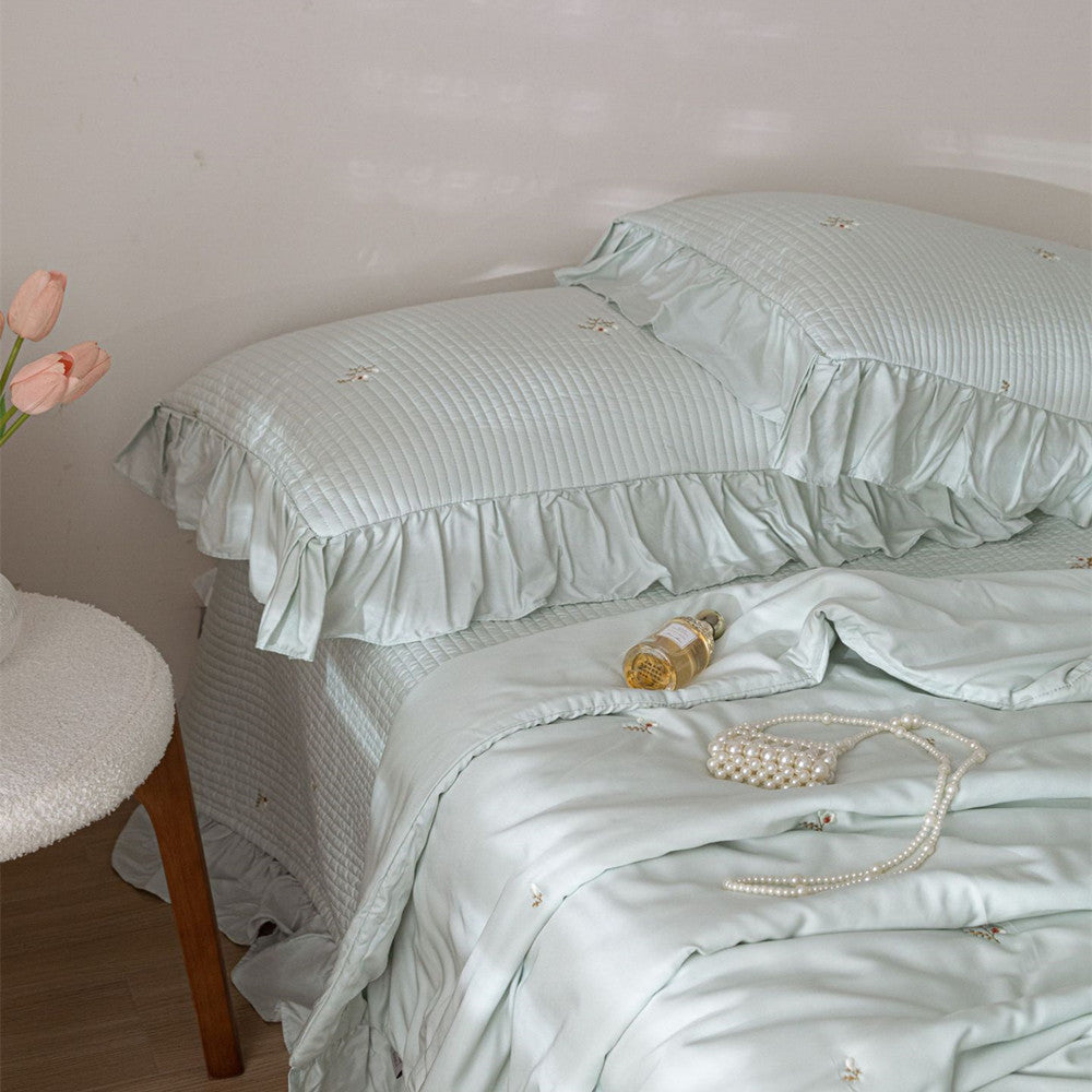 Quilted Ruffle Bedding Set – Soft Luxury Style