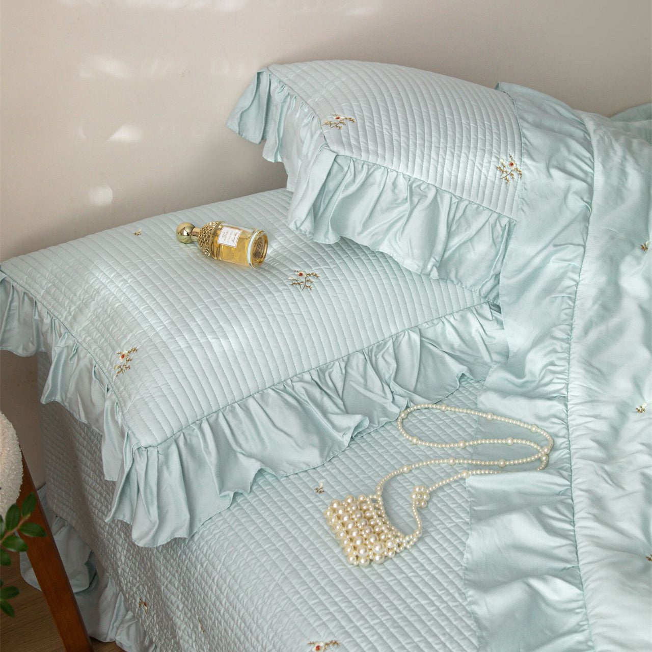 Quilted Ruffle Bedding Set – Soft Luxury Style