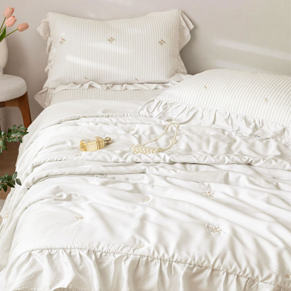 Quilted Ruffle Bedding Set – Soft Luxury Style