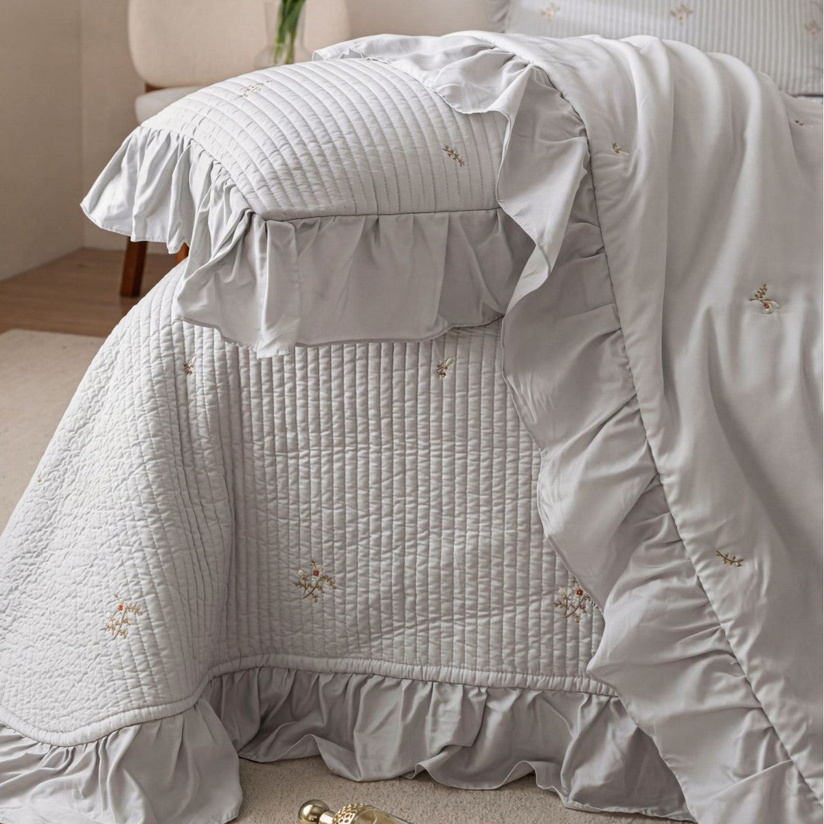 Quilted Ruffle Bedding Set – Soft Luxury Style