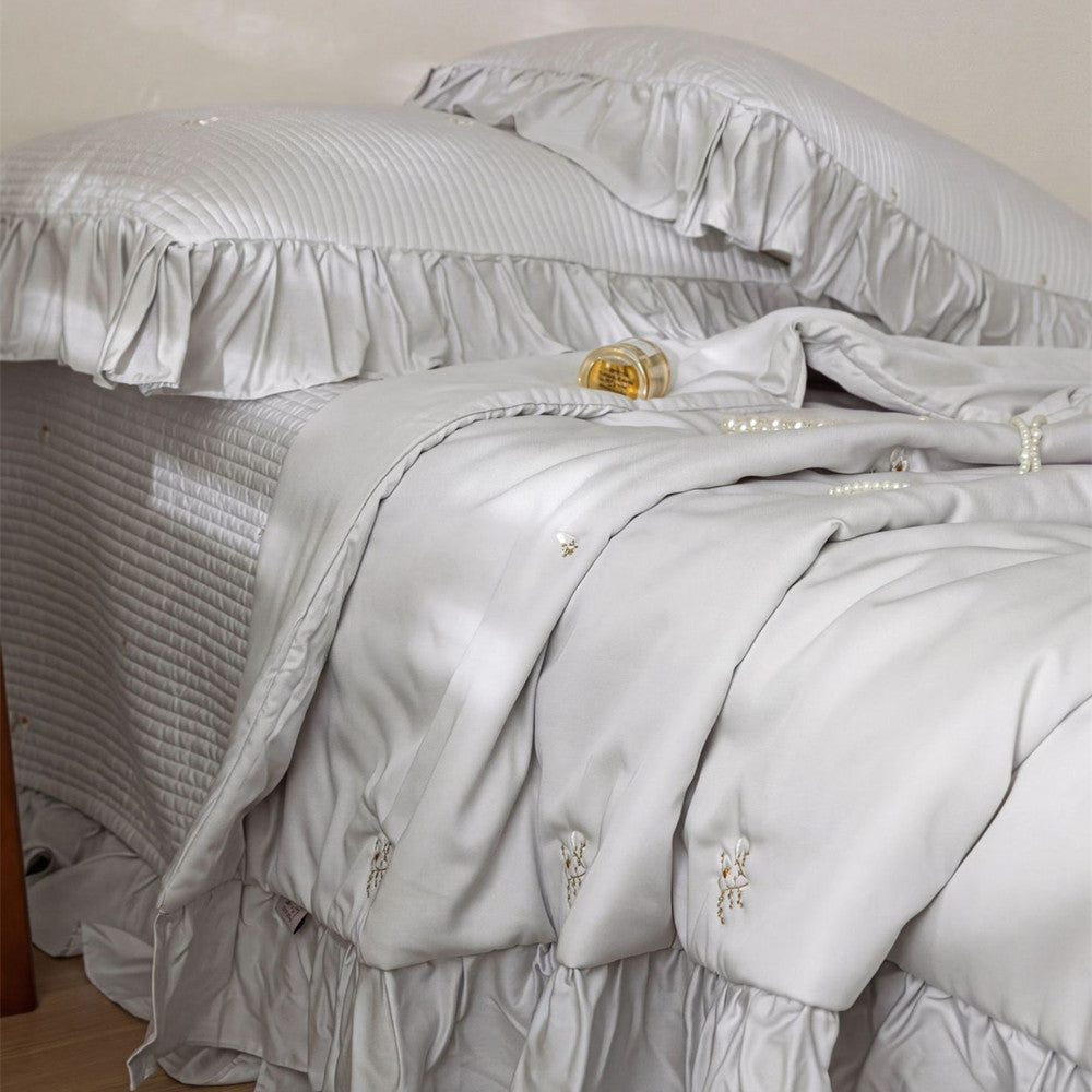 Quilted Ruffle Bedding Set – Soft Luxury Style