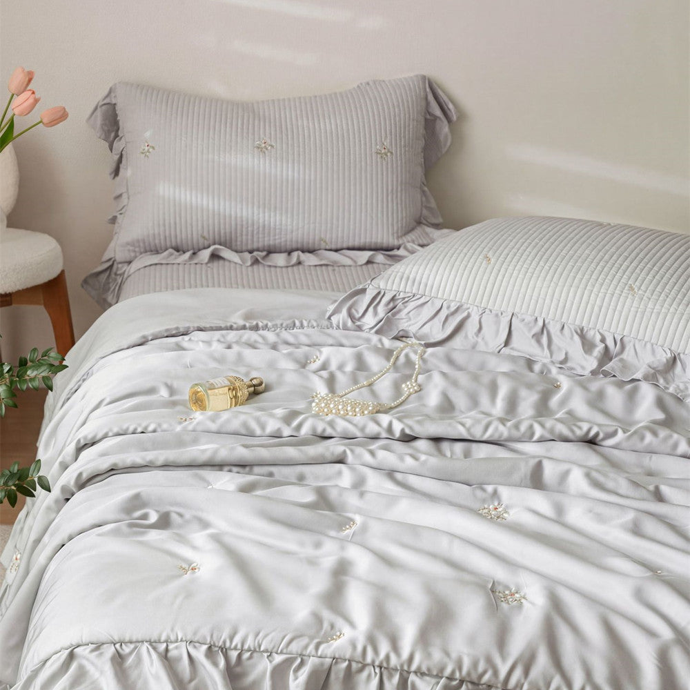 Quilted Ruffle Bedding Set – Soft Luxury Style