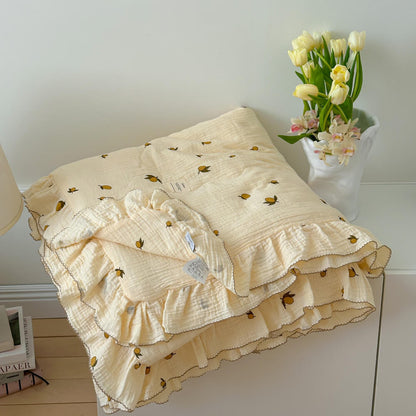 comforter-with-ruffles