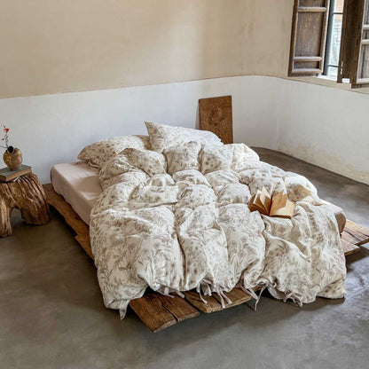 Floral cotton bedding set with beige flat sheet and floral front – cozy bedroom styling