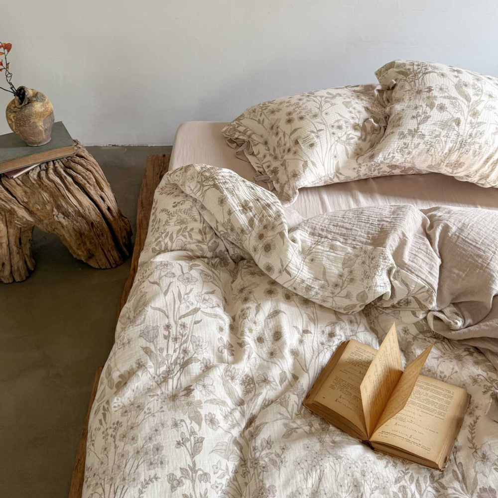 Texture close-up of printed floral cotton bedding – breathable and soft fabric