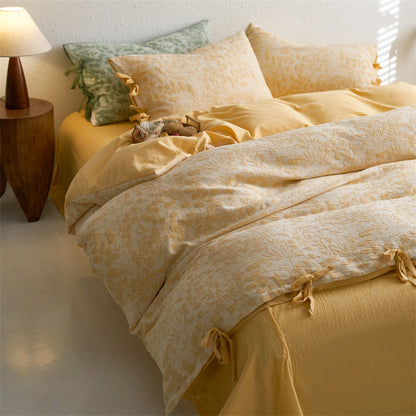 Reversible jacquard cotton bedding set with botanical leaf pattern in pink tones