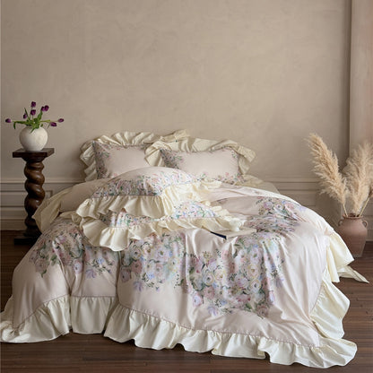 Romantic rose bedding in ivory beige with floral print
